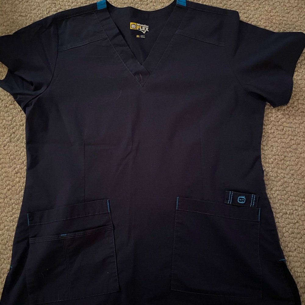 Wonderwink flex scrub top
